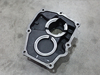 ZB6213*12/7Y 汽車變速器后蓋鉆孔