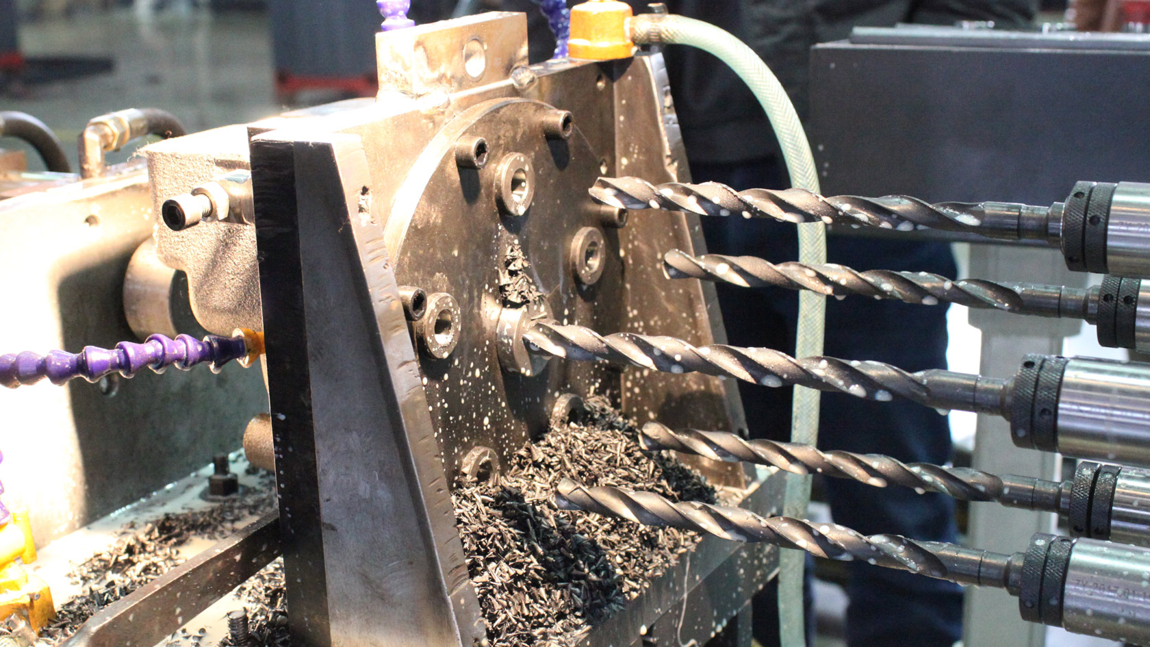 ZK6223*6/5Y 發(fā)動(dòng)機(jī)配件鉆孔